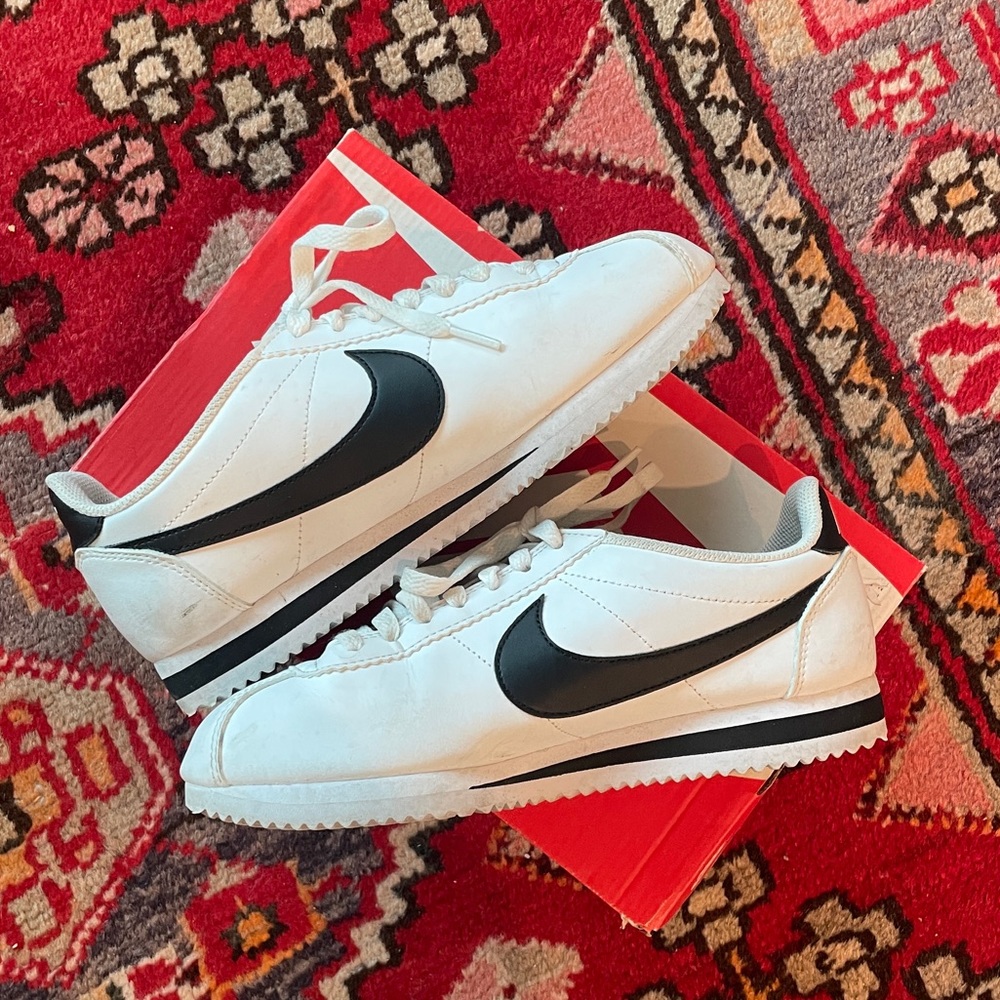Classic Nike Cortez size 8